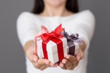 23 февраля: как подарить подарок мужчине с пользой для благотворительности