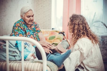  Как помочь пенсионерам и пожилым людям в Москве