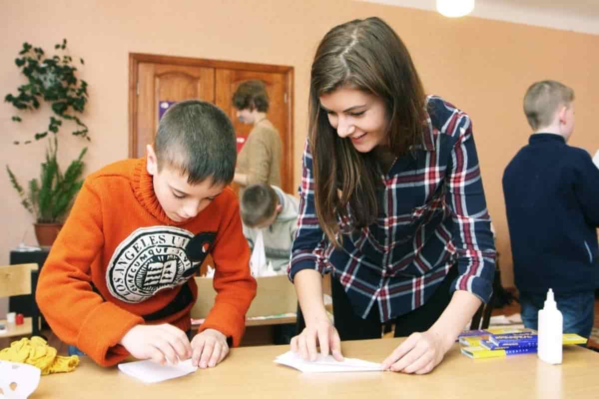 Подопечный наставника. Наставничество для детей сирот. Дети сироты в школе. Волонтёрство и наставничество. Детдом подростки.