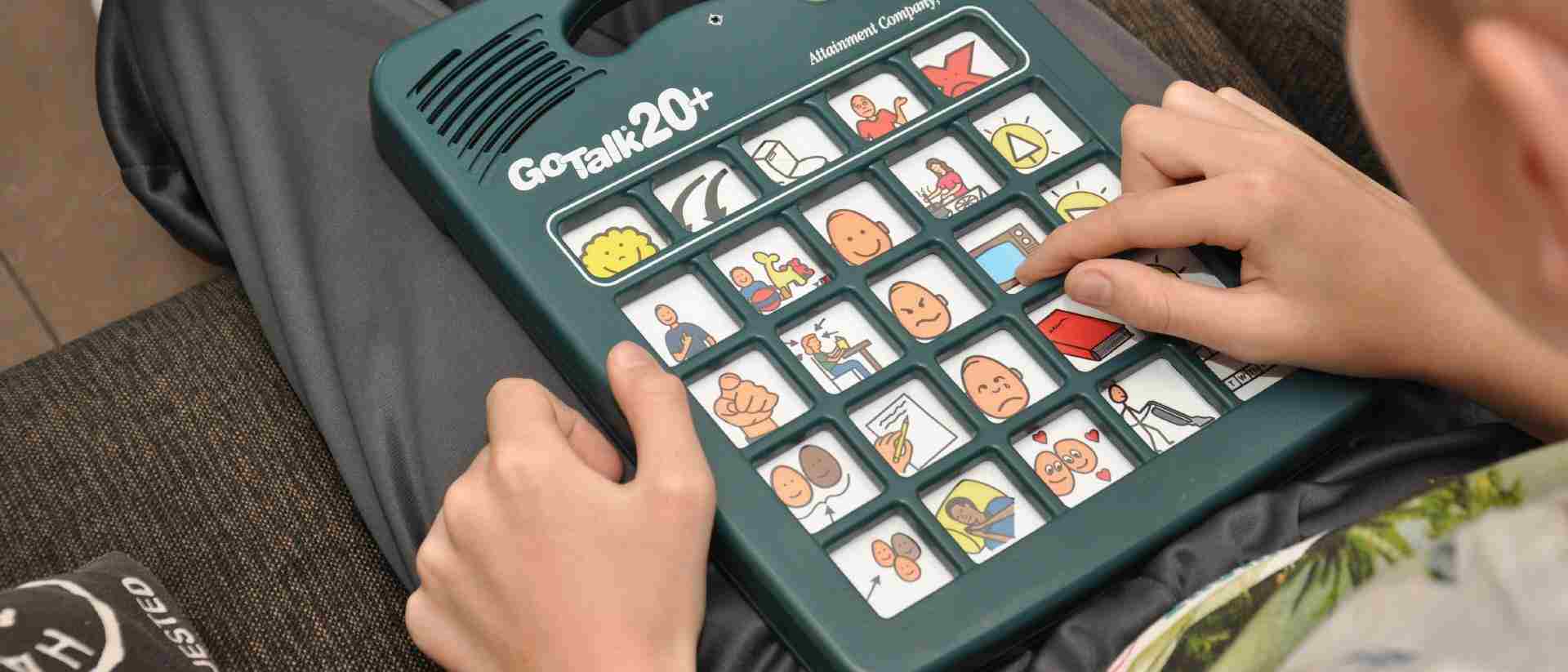 В России идет разработка коммуникаторов для людей с РАС