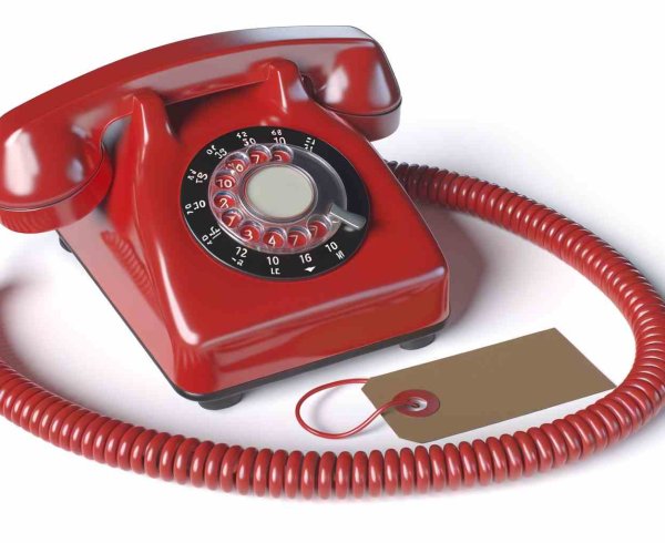  Номера телефонов доверия. Куда можно обратиться за помощью в праздники и на выходных