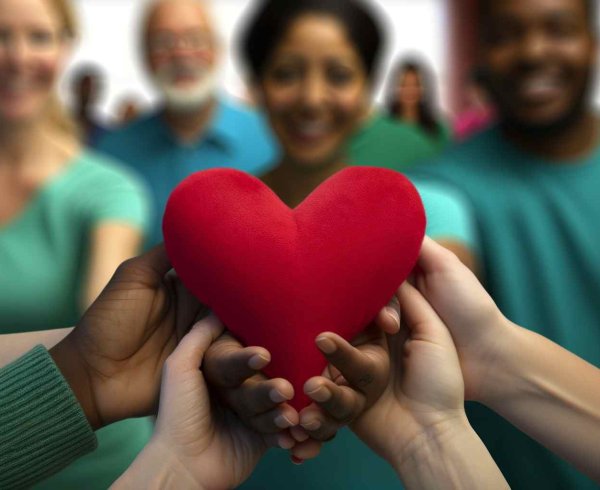 Люди, которые занимаются благотворительностью