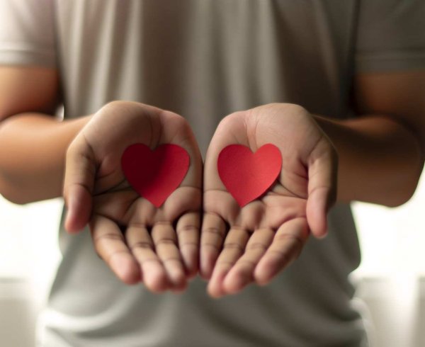 Почему помощь благотворительному фонду лучше, чем помощь родителям больного ребенка