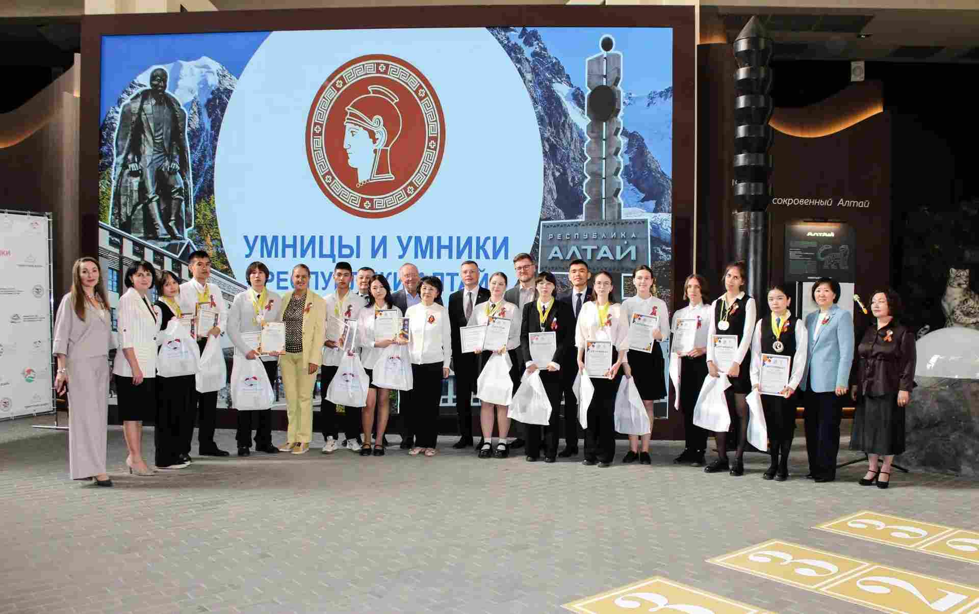 В Республике Алтай впервые состоялся финал олимпиады «Умницы и умники»